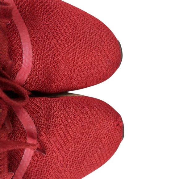 Athletic_Shoes